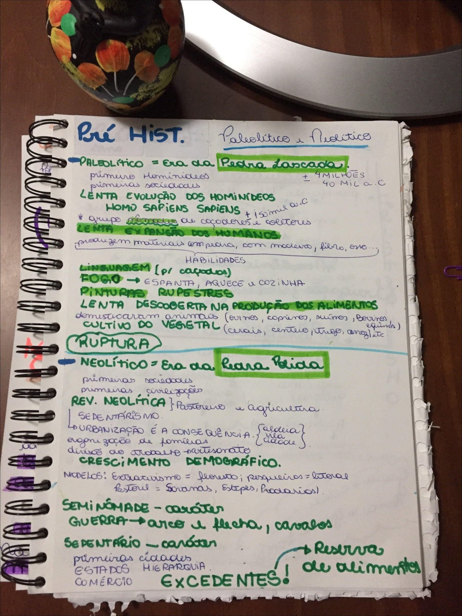 Mapa mental com a palavra Paleolítico no centro, ramificando-se para Era da Pedra Lascada e primeiro Hominideos