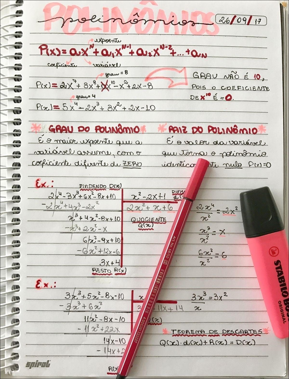 Mapa mental com POLINÔMIOS no centro, ramificando-se para COEFICIENTES e GRAUS