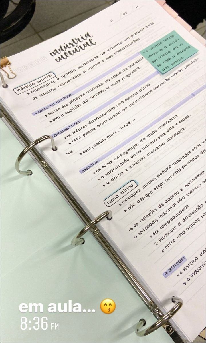 Mapa mental com indústria cultural no centro, ramificando-se para consumo e cultura