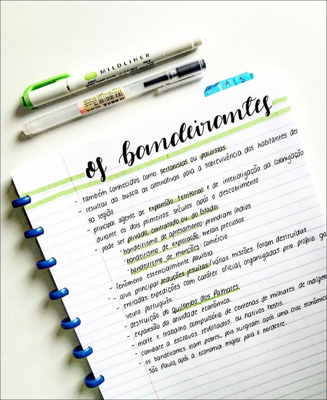 Mapa mental com Bandeirismo no centro, ramificando-se para Bandeirismo de Apresamento e Bandeirismo de Exploração Metais Preciosos